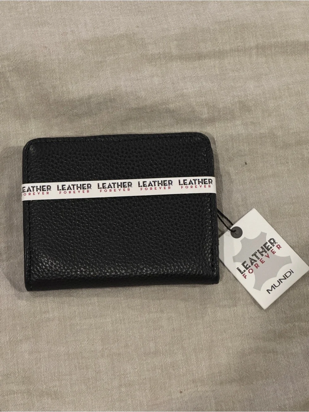 Mundi Black Pebbled Leather UNISEX Bi-Fold Wallet - NWT! Fall Accessory!